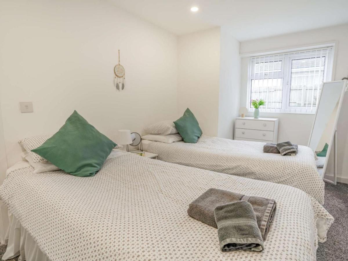 3-Bed 5-6 Berth Modernised Bungalow! Tenby Εξωτερικό φωτογραφία