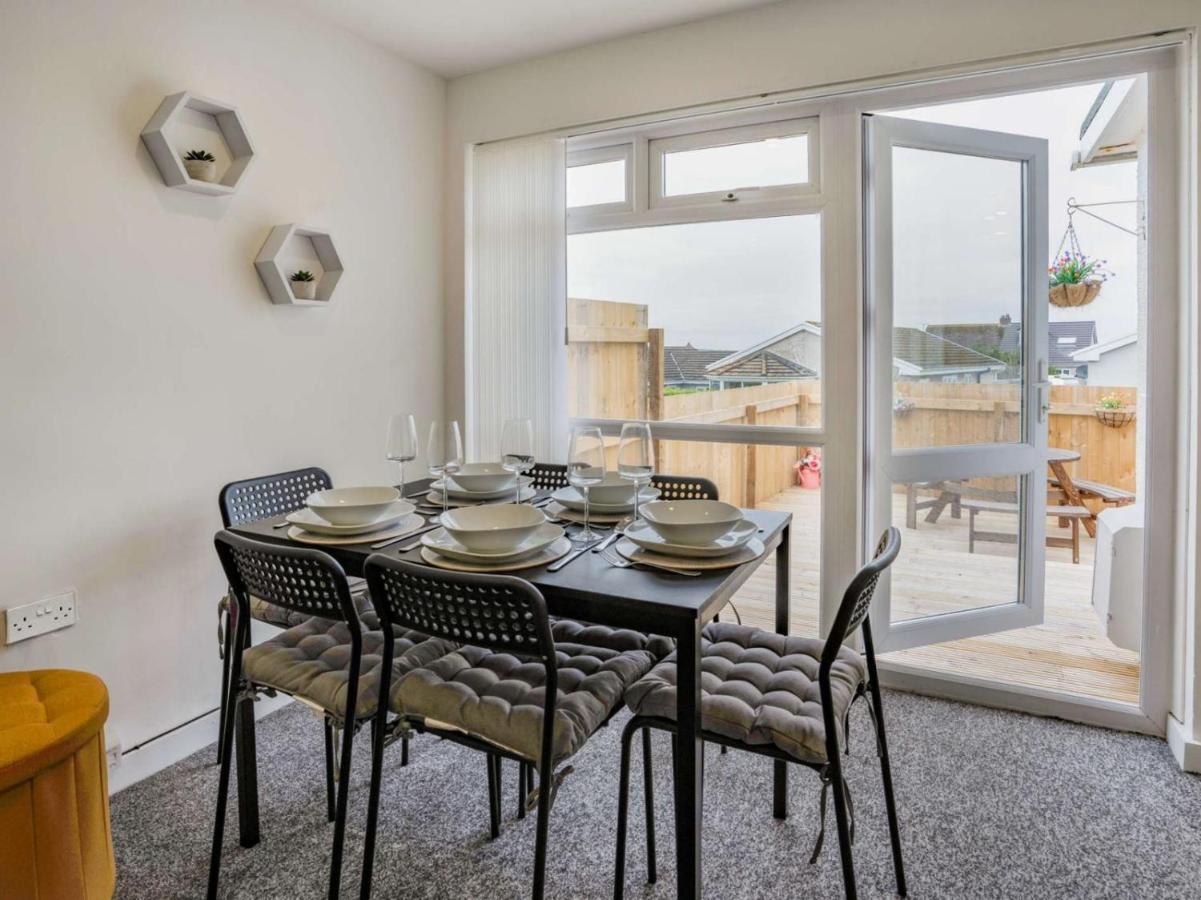 3-Bed 5-6 Berth Modernised Bungalow! Tenby Εξωτερικό φωτογραφία