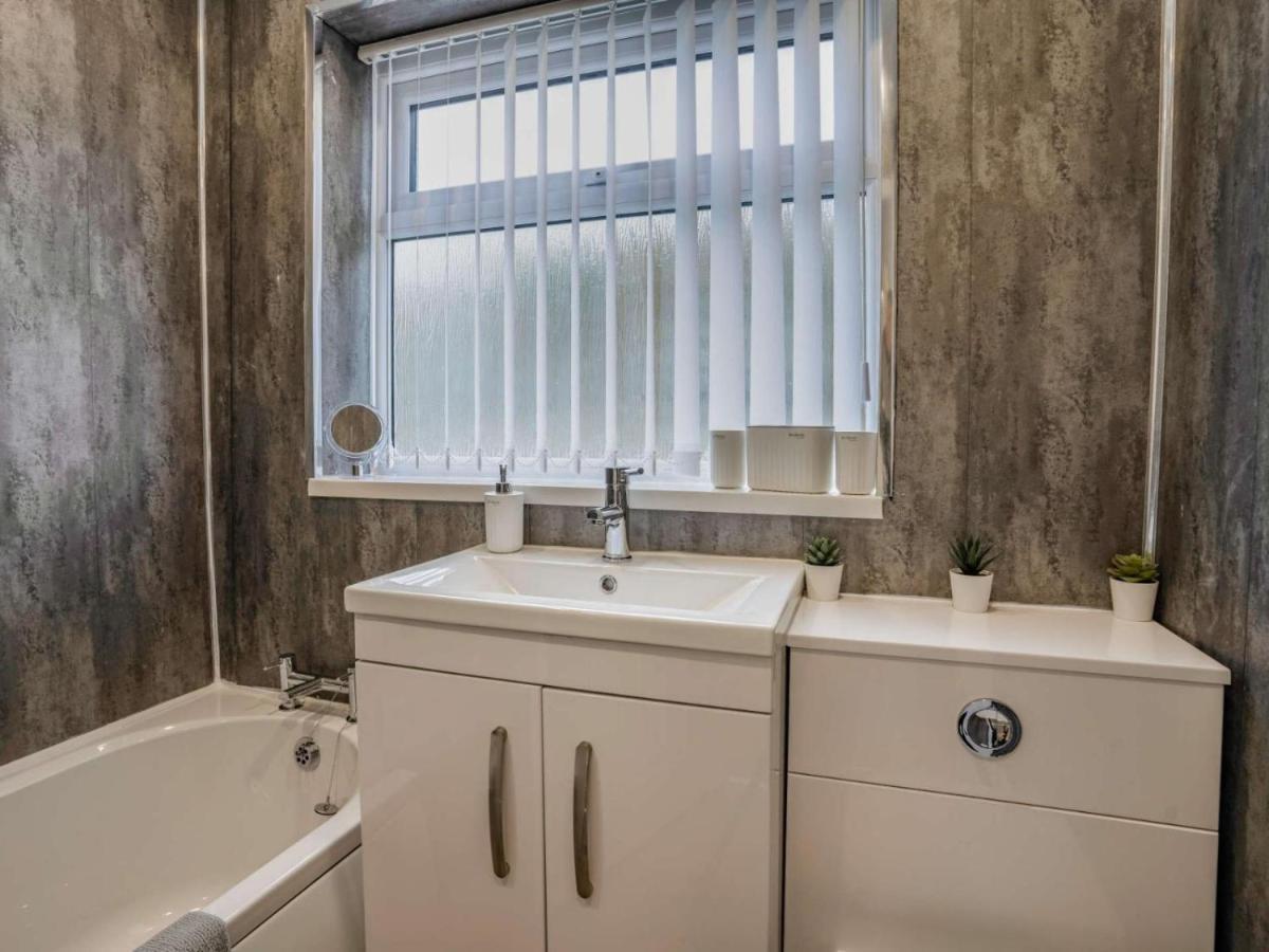 3-Bed 5-6 Berth Modernised Bungalow! Tenby Εξωτερικό φωτογραφία